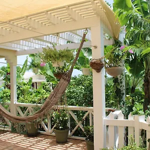 https://tropical-garden-cottage-antigua.comcaribbean.com